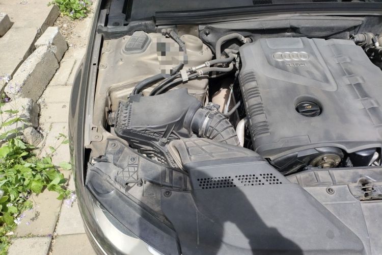 Used Audi A4L 2012 2.0 TFSI automatic standard version Engine Bay Right