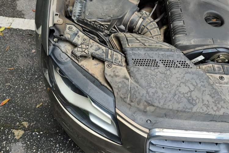 Used Audi A4L 2012 2.0 TFSI automatic standard version Engine Bay Right