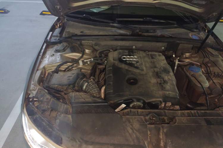 Used Audi A4L 2012 2.0 TFSI automatic standard version Engine Bay Right