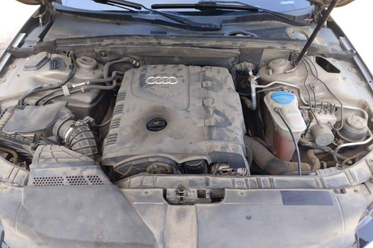 Used Audi A4L 2012 2.0 TFSI automatic standard version Engine Bay