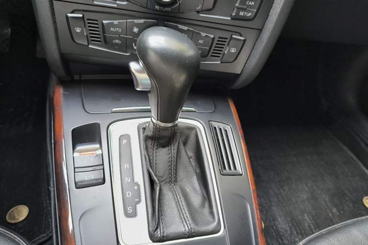 Used Audi A4L 2012 2.0 TFSI automatic standard version Gear Lever