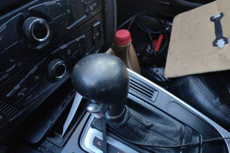 Used Audi A4L 2012 1.8 TFSI Automatic Comfort Model Gear Lever