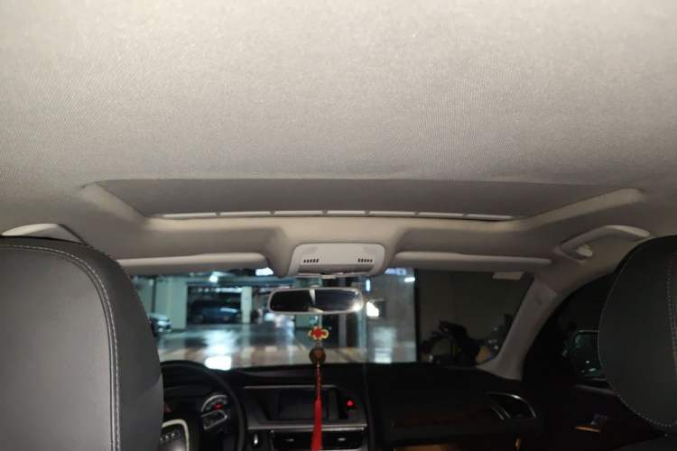 Used Audi A4L 2012 2.0 TFSI automatic Comfort trim level Headliner