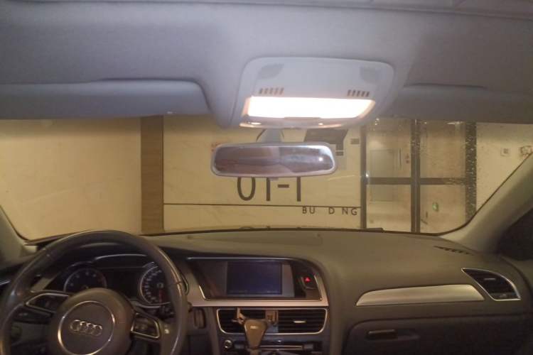 Used Audi A4L 2012 2.0 TFSI automatic Comfort trim level Headliner