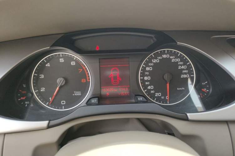 Used Audi A4L 2012 2.0 TFSI automatic standard version Instrument Cluster