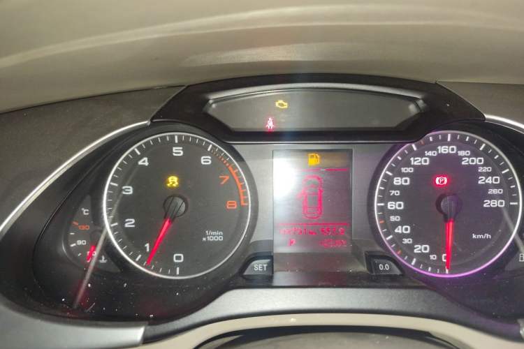 Used Audi A4L 2012 2.0 TFSI automatic standard version Instrument Cluster
