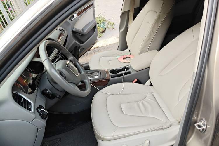 Used Audi A4L 2012 2.0 TFSI automatic Comfort trim level Left Front Seat