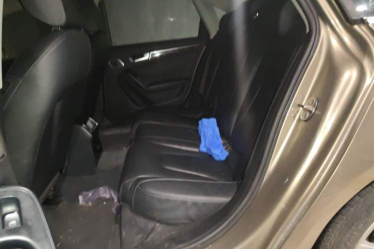 Used Audi A4L 2012 2.0 TFSI automatic Comfort trim level Left Rear Seat