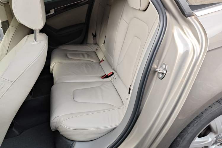 Used Audi A4L 2012 2.0 TFSI automatic Comfort trim level Left Rear Seat