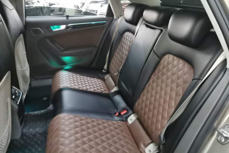 Used Audi A4L 2012 2.0 TFSI automatic Comfort trim level Left Rear Seat