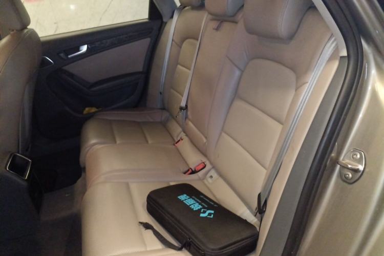 Used Audi A4L 2012 2.0 TFSI automatic Comfort trim level Left Rear Seat