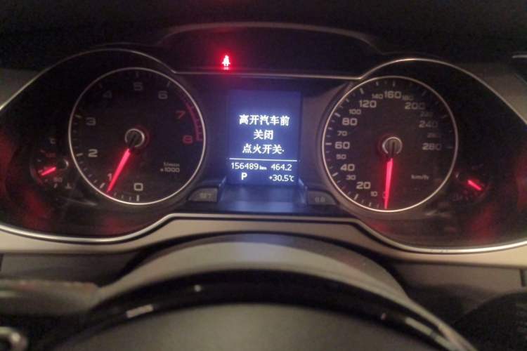 Used Audi A4L 2012 2.0 TFSI automatic Comfort trim level Odometer Close Up