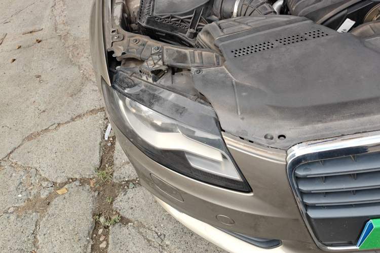 Used Audi A4L 2012 2.0 TFSI automatic Comfort trim level Right Front Headlight