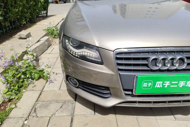 Used Audi A4L 2012 2.0 TFSI automatic standard version Right Front Headlight