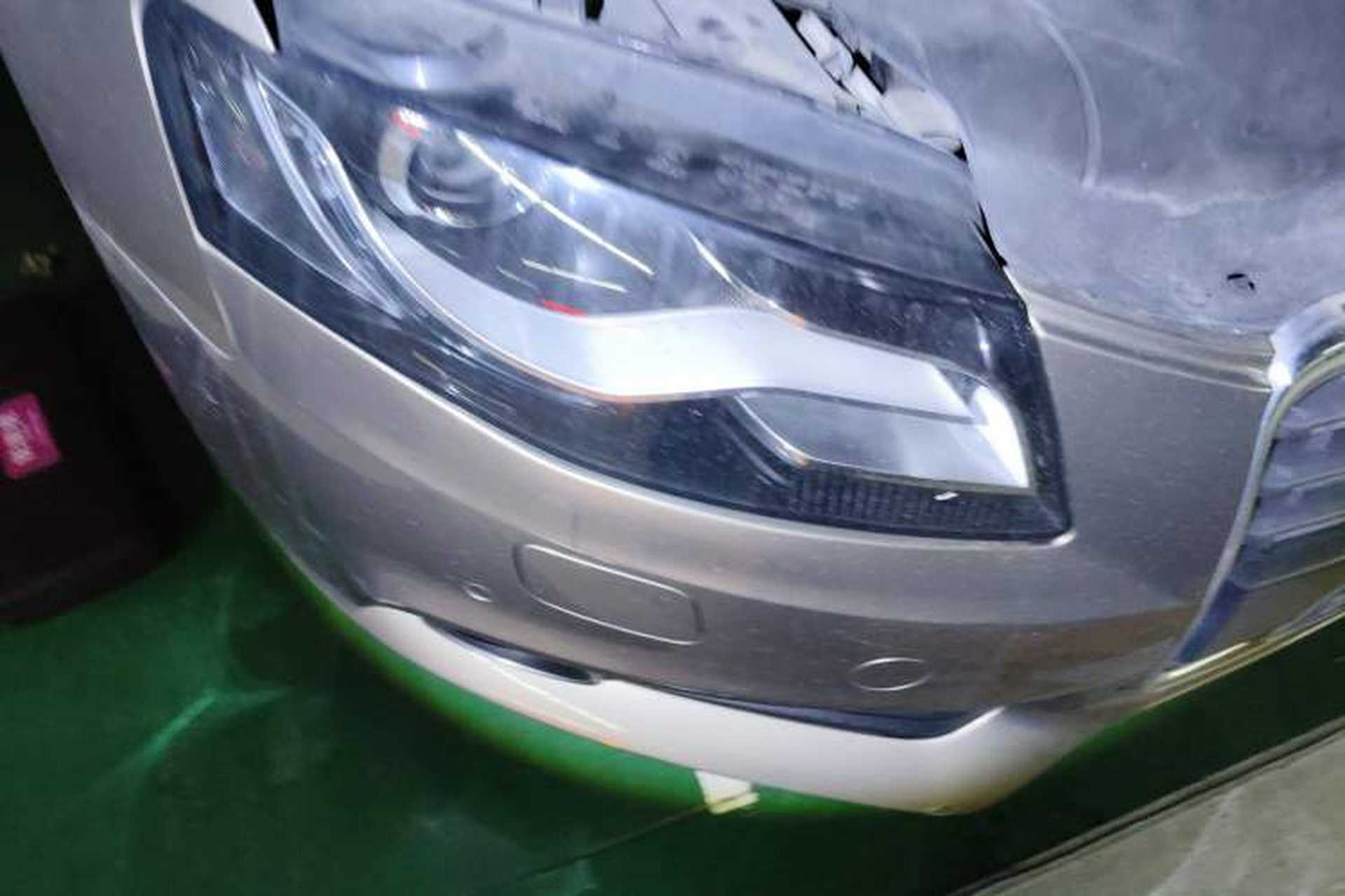 Used Audi A4L 2012 2.0 TFSI automatic Comfort trim level Right Front Headlight