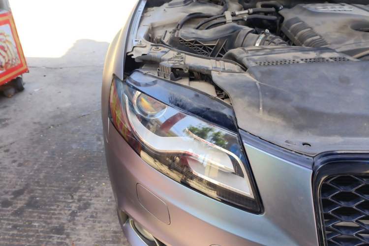 Used Audi A4L 2012 2.0 TFSI automatic standard version Right Front Headlight