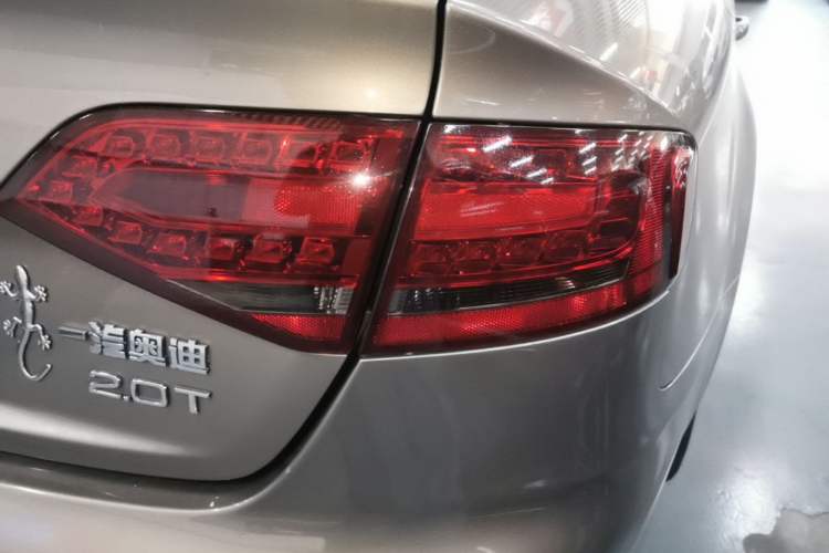 Used Audi A4L 2012 2.0 TFSI automatic Comfort trim level Right Rear Taillight