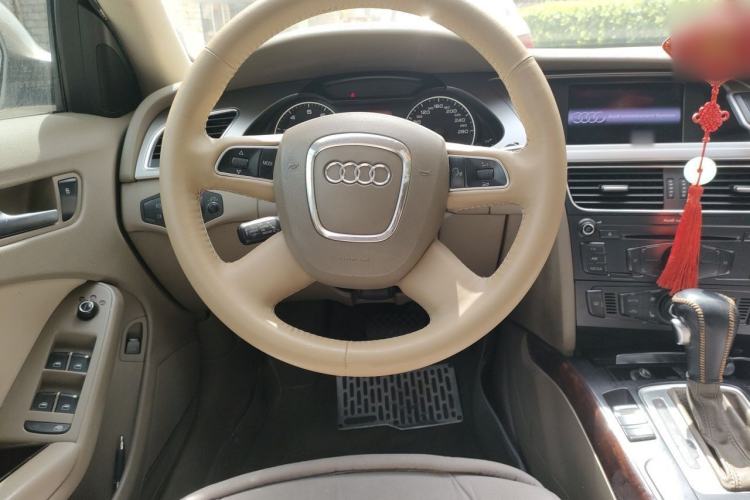 Used Audi A4L 2012 2.0 TFSI automatic standard version Steering Wheel