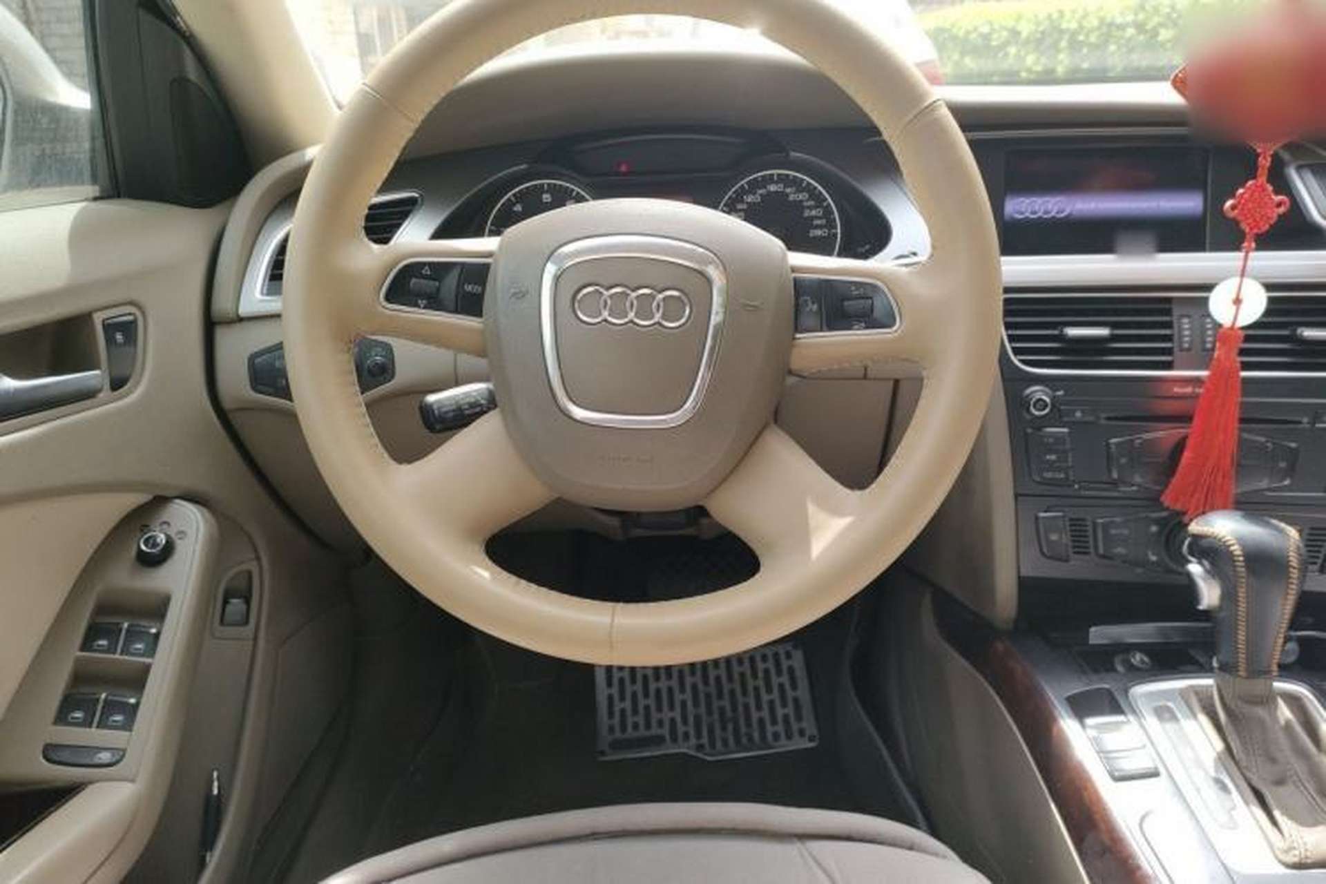 Used Audi A4L 2012 2.0 TFSI automatic standard version Steering Wheel