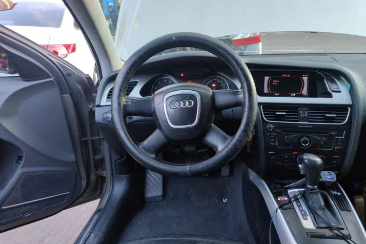 Used Audi A4L 2012 1.8 TFSI Automatic Comfort Model Steering Wheel