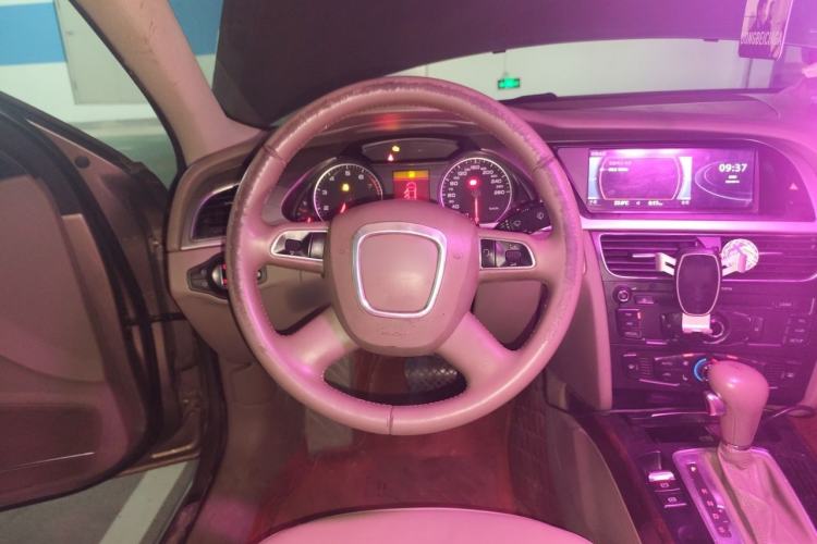 Used Audi A4L 2012 2.0 TFSI automatic standard version Steering Wheel