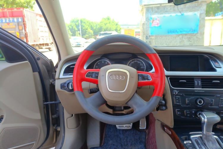 Used Audi A4L 2012 2.0 TFSI automatic standard version Steering Wheel