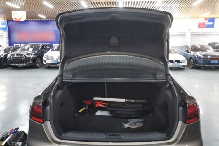 Used Audi A4L 2012 2.0 TFSI automatic Comfort trim level Trunk