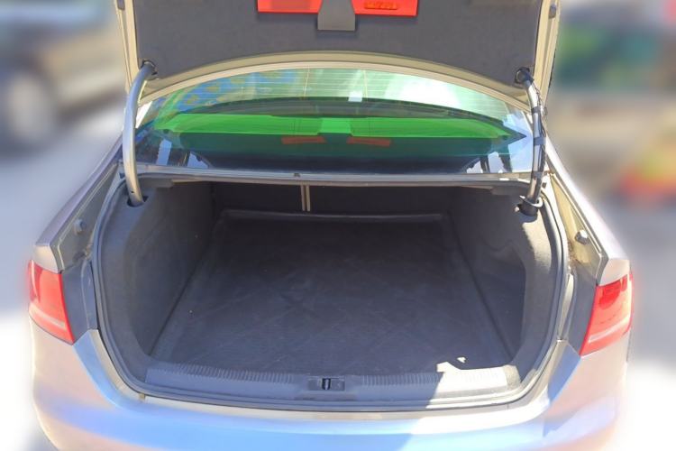 Used Audi A4L 2012 2.0 TFSI automatic standard version Trunk