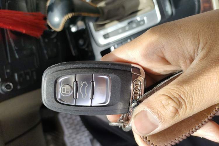 Used Audi A4L 2012 2.0 TFSI automatic standard version Vehicle Key