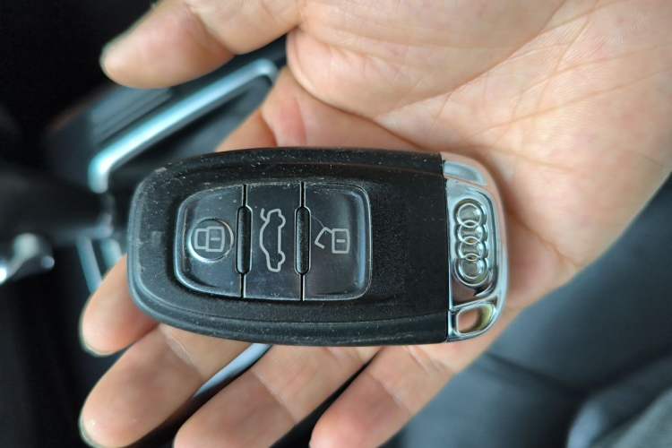 Used Audi A4L 2012 2.0 TFSI automatic standard version Vehicle Key