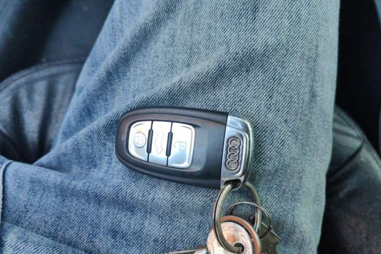 Used Audi A4L 2012 1.8 TFSI Automatic Comfort Model Vehicle Key