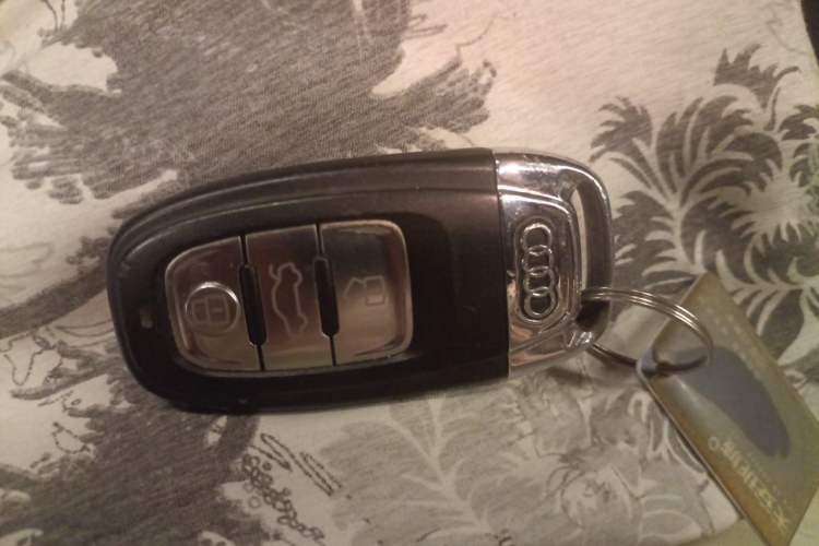 Used Audi A4L 2012 2.0 TFSI automatic Comfort trim level Vehicle Key