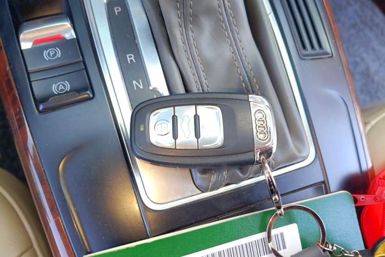 Used Audi A4L 2012 2.0 TFSI automatic standard version Vehicle Key