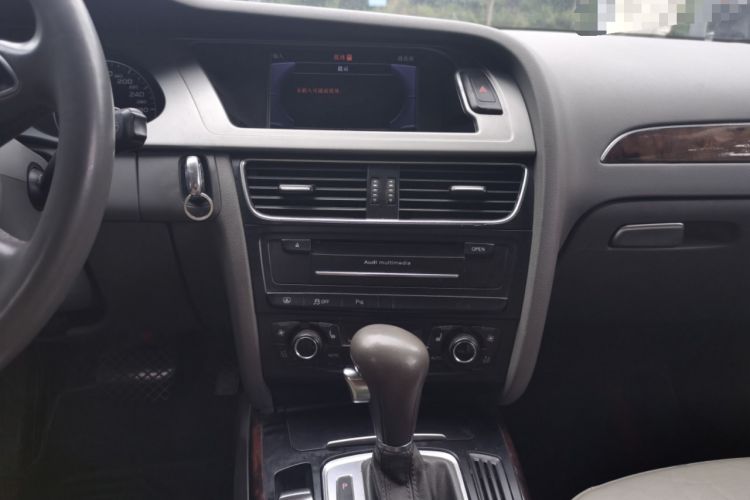 Used Audi A4L 2012 2.0 TFSI automatic luxury version Audio And AC Panel