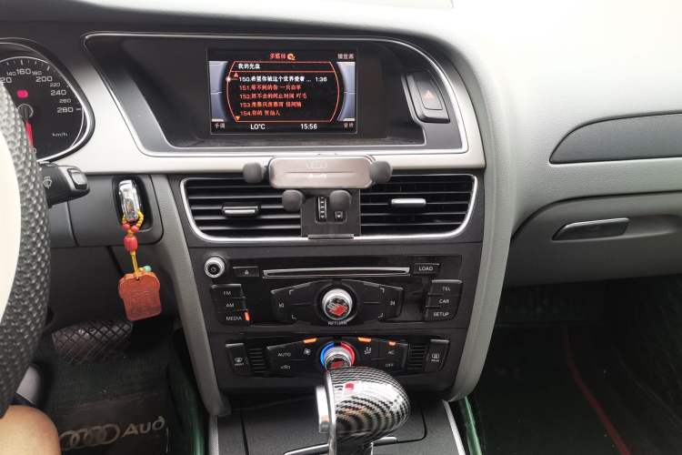 Used Audi A4L 2012 2.0 TFSI automatic standard version Audio And AC Panel