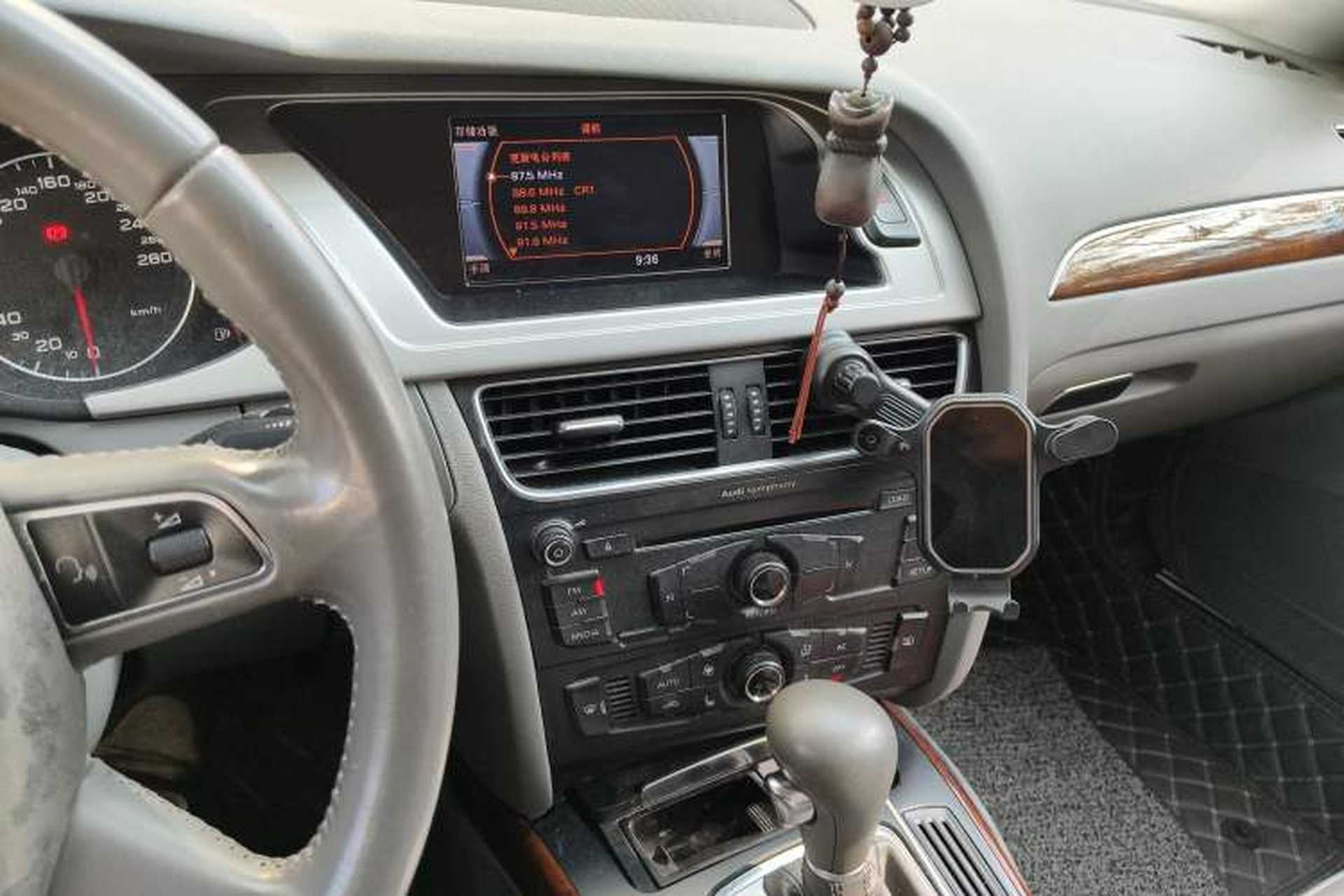 Used Audi A4L 2012 2.0 TFSI automatic standard version Audio And AC Panel