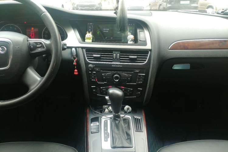 Used Audi A4L 2012 2.0 TFSI automatic Comfort trim level Audio And AC Panel