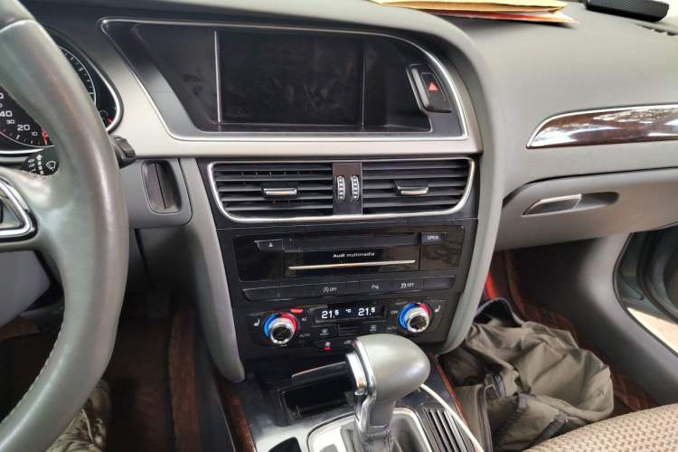 Used Audi A4L 2012 2.0 TFSI Automatic Technology Model Audio And AC Panel