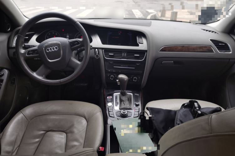 Used Audi A4L 2012 2.0 TFSI automatic luxury version Center Console