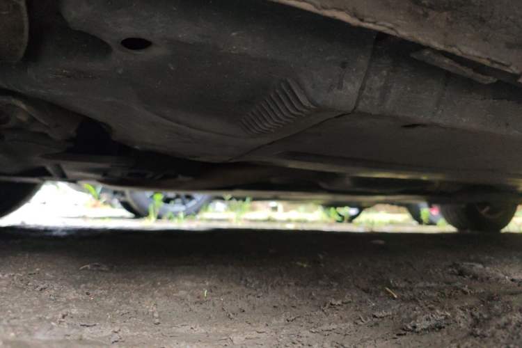 Used Audi A4L 2012 2.0 TFSI automatic standard version Chassis Front Left