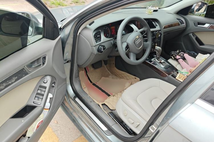 Used Audi A4L 2012 2.0 TFSI automatic Comfort trim level Driver Seat