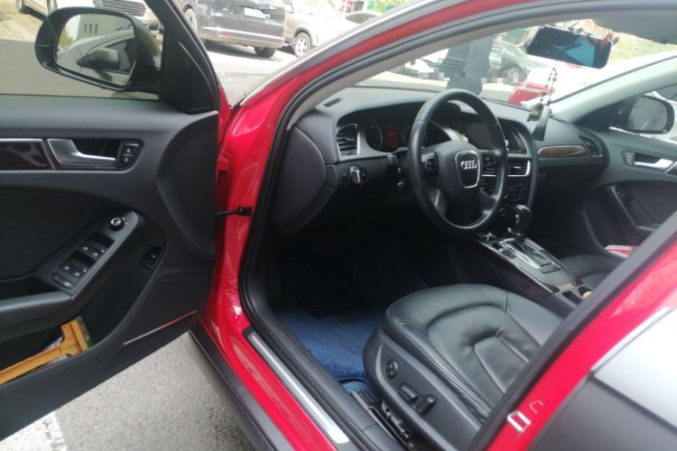 Used Audi A4L 2012 2.0 TFSI automatic Comfort trim level Driver Seat