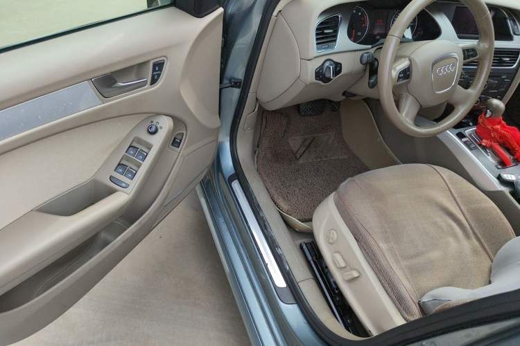 Used Audi A4L 2012 2.0 TFSI automatic standard version Driver Seat