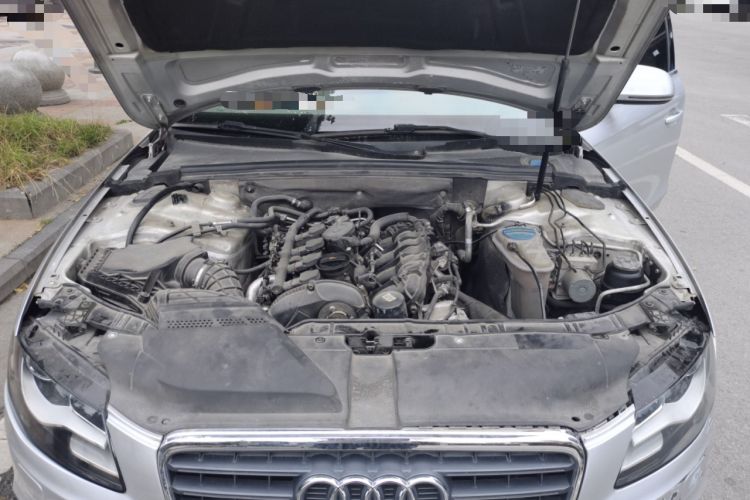 Used Audi A4L 2012 2.0 TFSI automatic luxury version Engine Bay