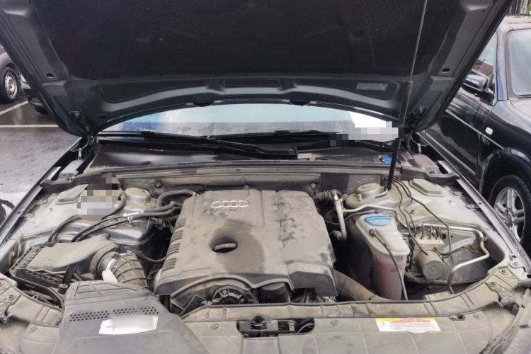 Used Audi A4L 2012 2.0 TFSI automatic standard version Engine Bay