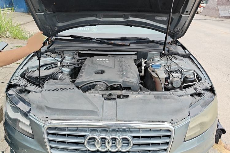 Used Audi A4L 2012 2.0 TFSI automatic Comfort trim level Engine Bay