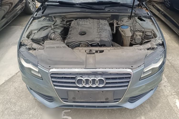 Used Audi A4L 2012 2.0 TFSI automatic standard version Engine Bay