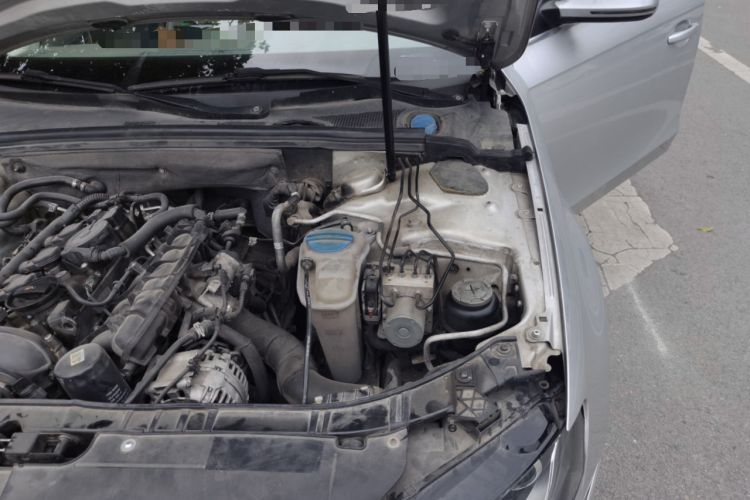 Used Audi A4L 2012 2.0 TFSI automatic luxury version Engine Bay Left