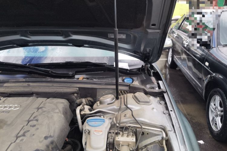 Used Audi A4L 2012 2.0 TFSI automatic standard version Engine Bay Left