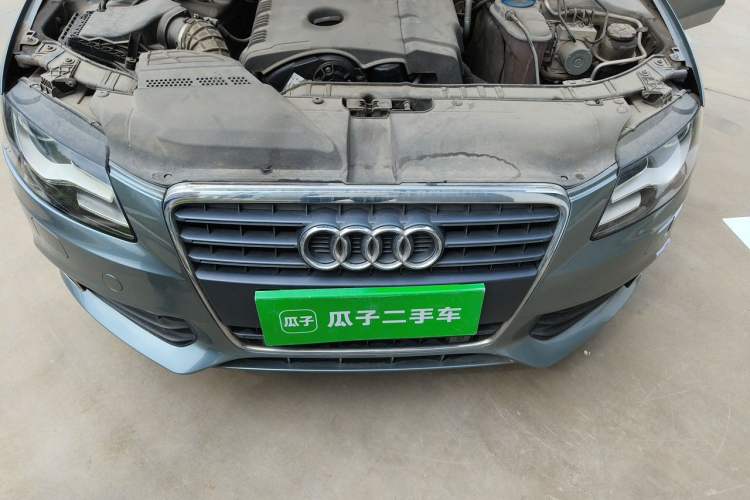Used Audi A4L 2012 2.0 TFSI automatic standard version Engine Bay